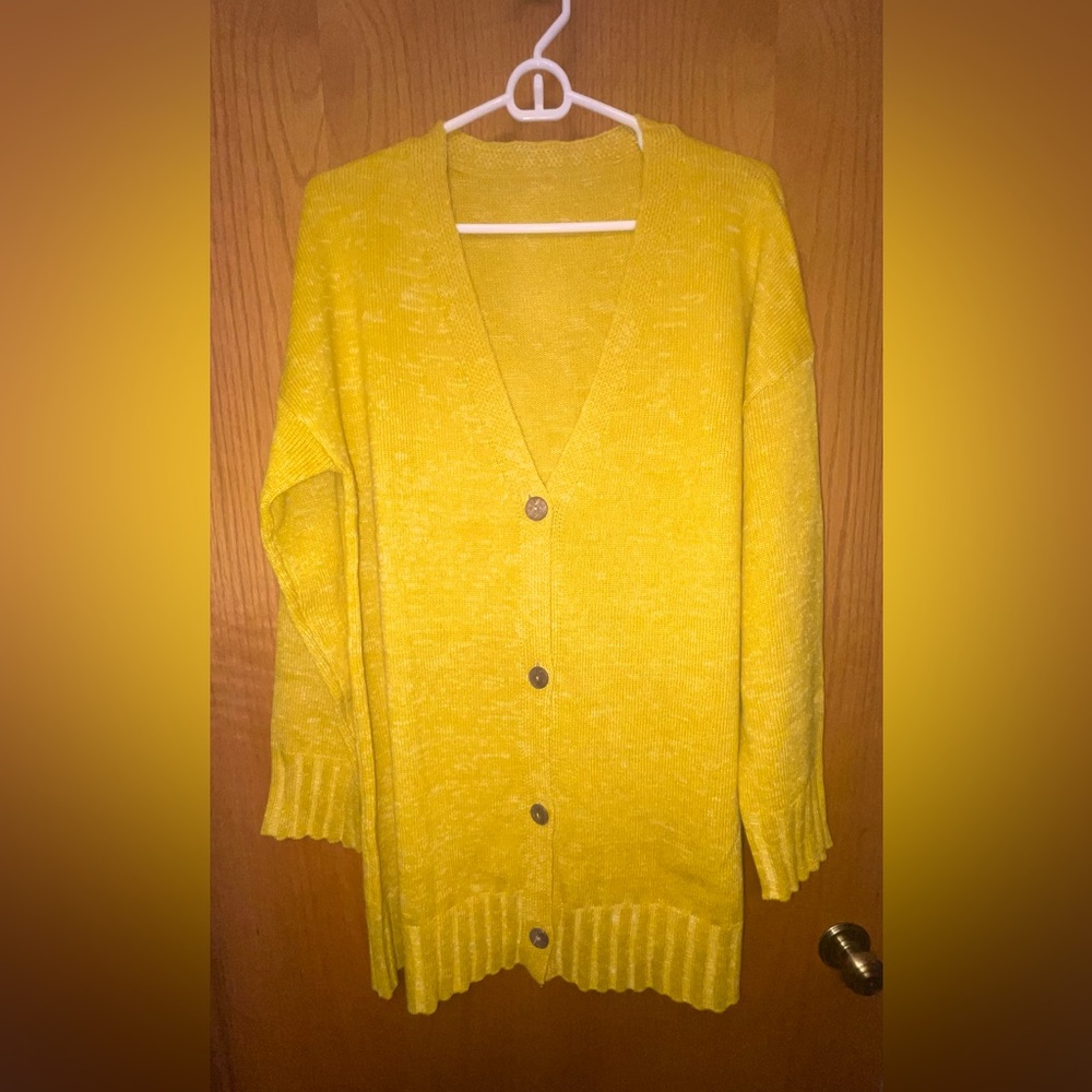 No-Name Women’s Sweater In A Mustard Yellow Color.